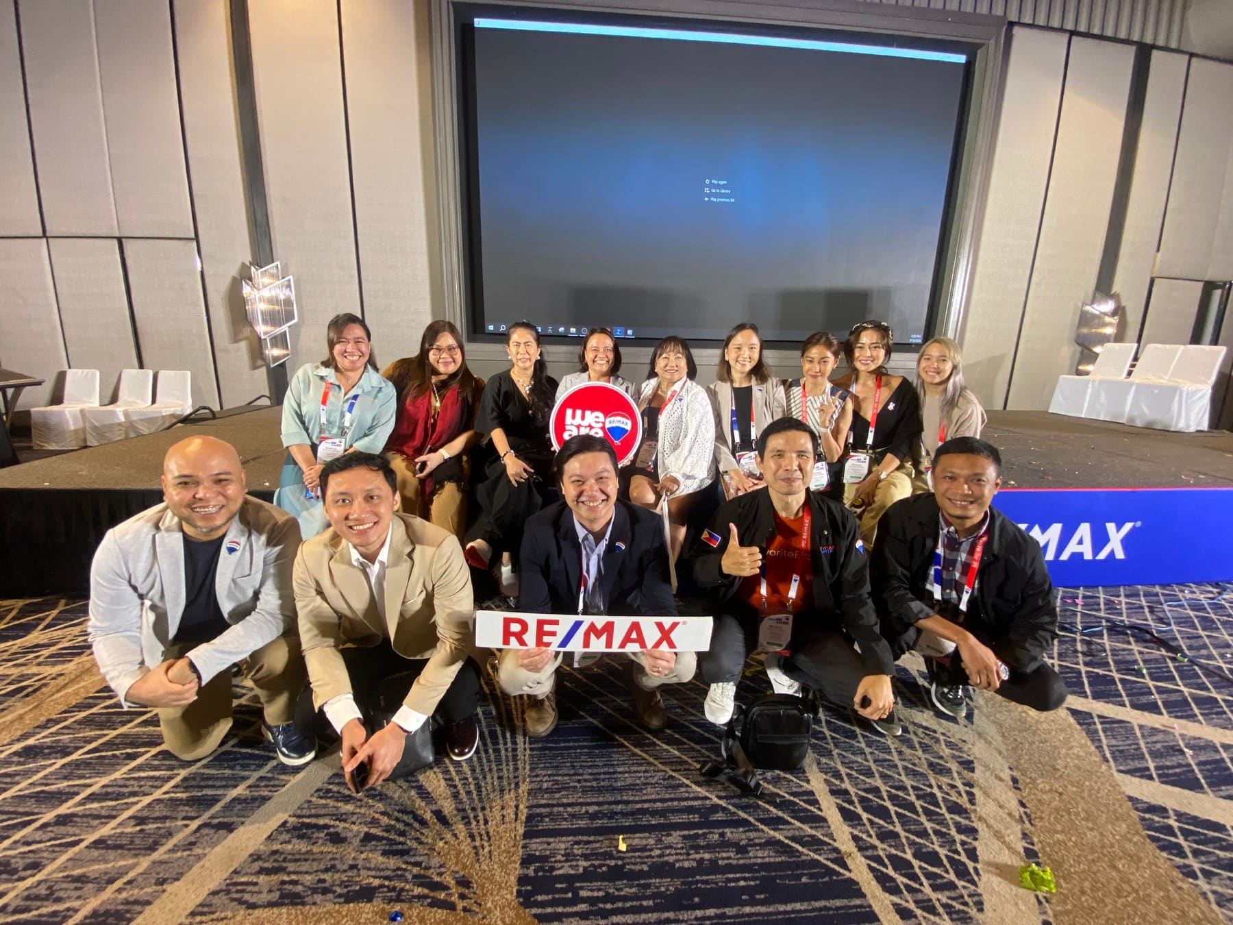 A group of RE/MAX professionals at a conference